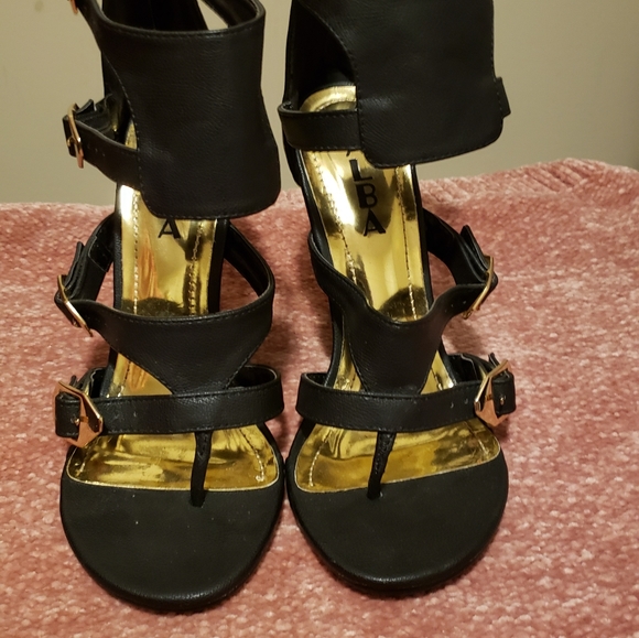 Black shoes - Picture 2 of 5